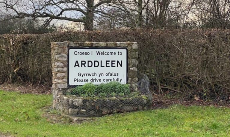 arddleen village sign